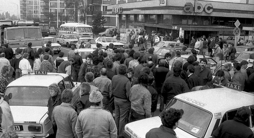 Amikor megállt az élet Pécsen – így nézett ki a taxis sztrájk 35 éve (GALÉRIA)