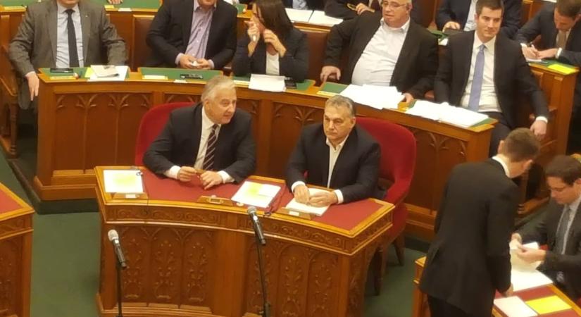 Pápai audienciára utazik Orbán és Semjén