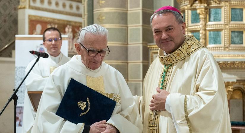 Címzetes apáti kinevezést kapott Simon Ferenc János nyugalmazott plébános