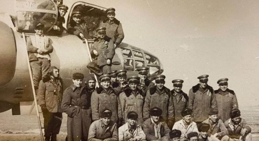 Akik a bombázókat szolgálták – emlékezetes kecskeméti pillanatot őriz a régi fotó