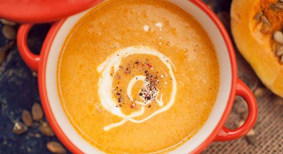 Füstölt paradicsomos-pikáns sütőtök krémleves