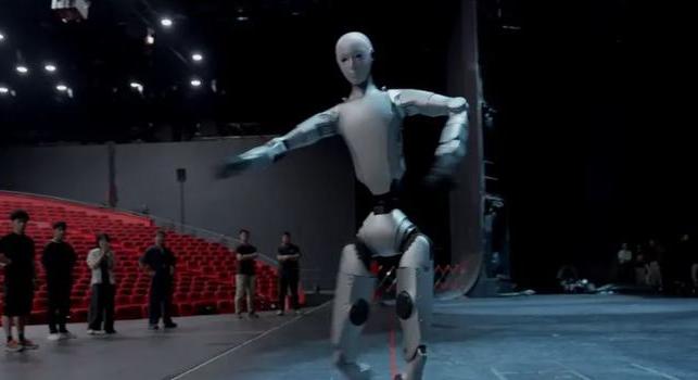 Egyszerre harcművész és balett-táncos ez az új kínai robot – Videó