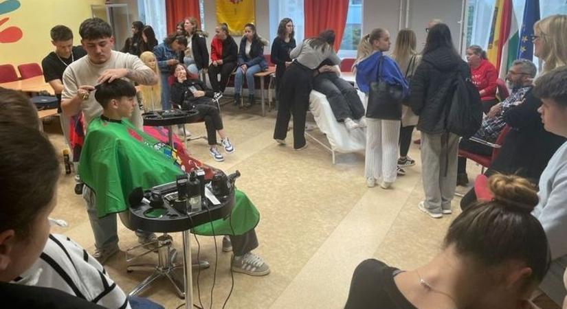 Épületgépészet és szépészet: nyílt napon a kamaszok