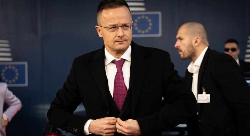 Szijjártó Péter kemény üzentet küldött Donald Tusknak