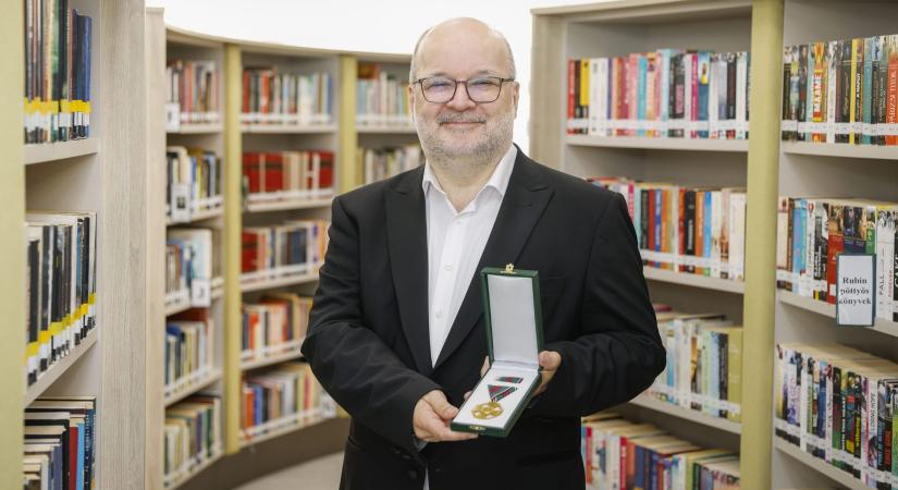 Könyvtárból közösségi csoda – Arany Érdemkereszt dr. Horváth Sándor Domonkosnak