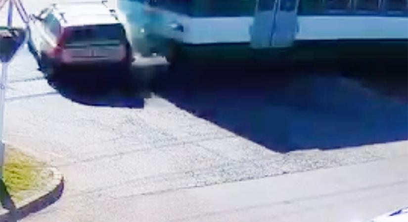 Kétszer ugyanott, néhány nap különbséggel – a piroson áthajtás majdnem tragédiát okozott