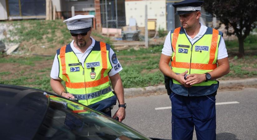 Megbüntet a rendőr, ha kölcsönbe kapott kocsit vezetek?