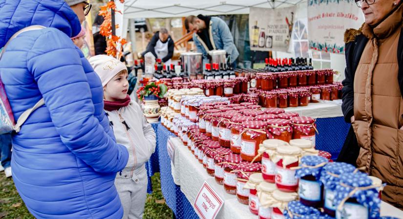 Variációk csipkebogyóra, avagy ilyen volt a szarvaskői fesztivál (GALÉRIA)