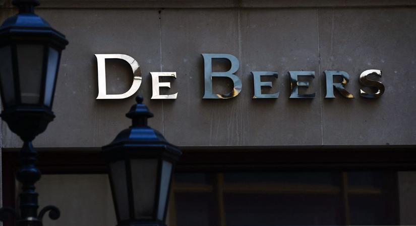 De Beers: egyre többen fenik a fogukat a világ egyik legnagyobb gyémántteremlőjére
