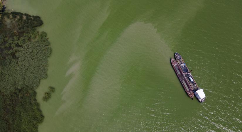 Zajlik kotrás a Balatonon, készül az új iszapcsapda