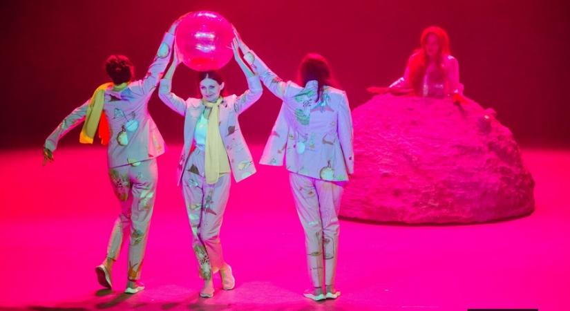 A RÓZSA AZ RÓZSA AZ RÓZSA AZ RÓZSA. MEG ANYA. Antoine de Saint-Exupéry: A kis herceg / Teatro Fredy, Gniezno