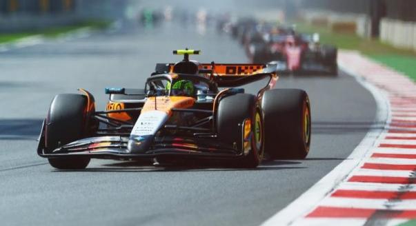 Norris nyert Mexikóban és vezeti a vb-t