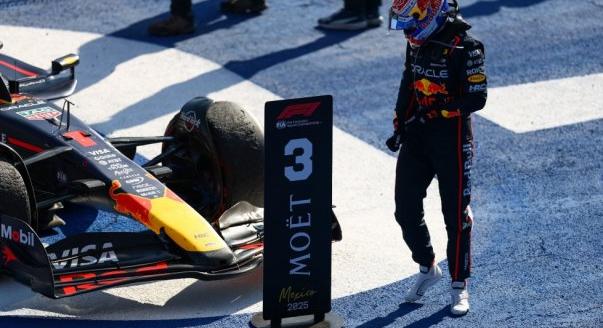 Verstappen: Néha veled van a safety car, néha ellened