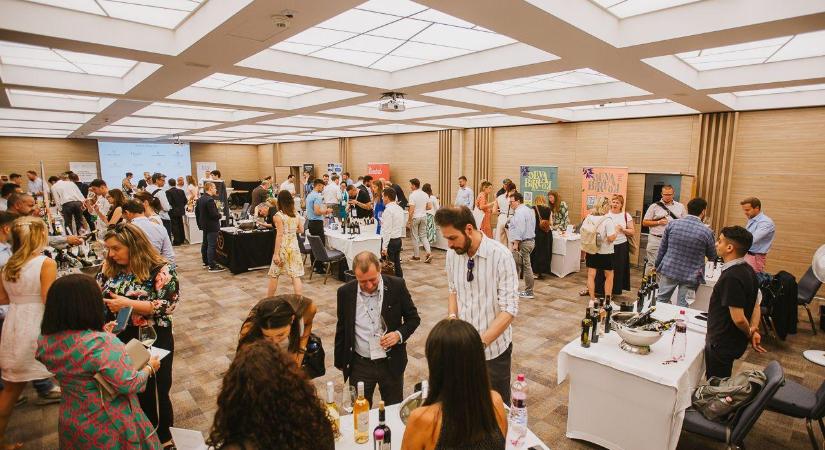 Olasz boros áttörés Budapesten: 11 pincészet, 33 érem a Winelovers Wine Awards-on az ITA támogatásával