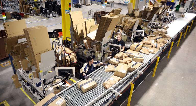 Kiszivárgott az Amazon terve, több mint fél millió embert helyettesítenének robotokkal