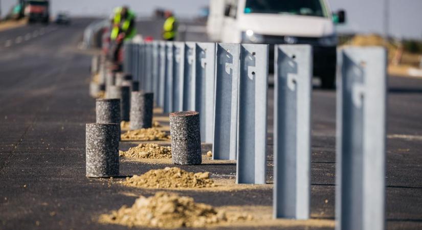 Remek hír az autósoknak: célegyenesben az M4-es építése – ekkorra készülhet el a kisújszállási szakasz