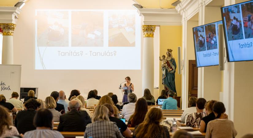 Szövegértés: az iskola, a család és a társadalom közös története