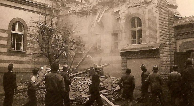 „Gyere már, Jolika, nézd, röpcédulákat dobnak!” – és pár másodperccel később robbant a bomba Egerben