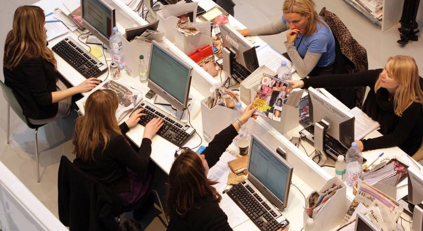2026-tól ugyanazért a munkáért egyforma bér jár a nőknek és a férfiaknak – De hogy néz ki ez a gyakorlatban?