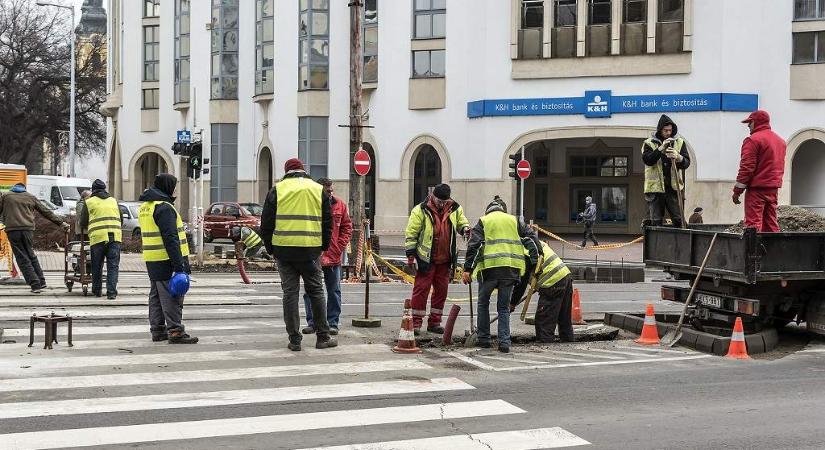 A fizikai dolgozók átlagos órabére 8,1 százalékkal nőtt éves szinten a harmadik negyedévben