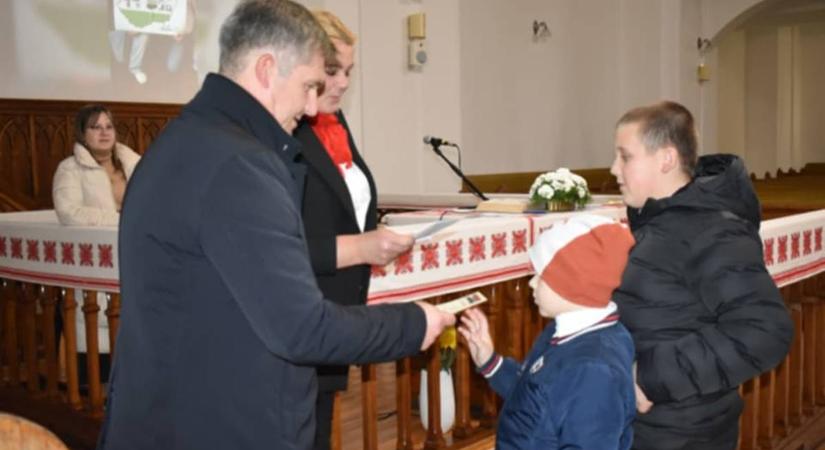 Hit, család, nemzet - Díjátadóval zárult a KMNE ’56-os pályázata és ösztöndíjprogramja