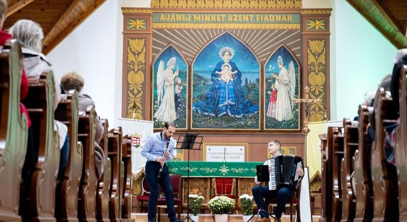 Polgárok emlékeztek a tsz-esítésről képekkel és koncerttel
