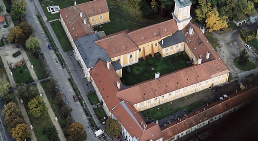 Győrújbaráton fizetsz, Csornán pedig neked fizetnek, ha odaköltözöl