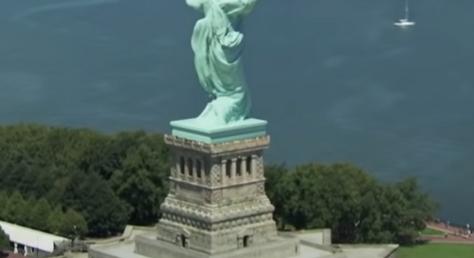 Még a Szabadság-szobor is táncra perdült amiatt, hogy Donald Trump már nem elnök többé