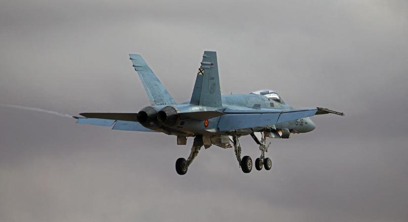 30 percen belül zuhant le ugyanott Amerika legendás vadászgépe és harci helikoptere