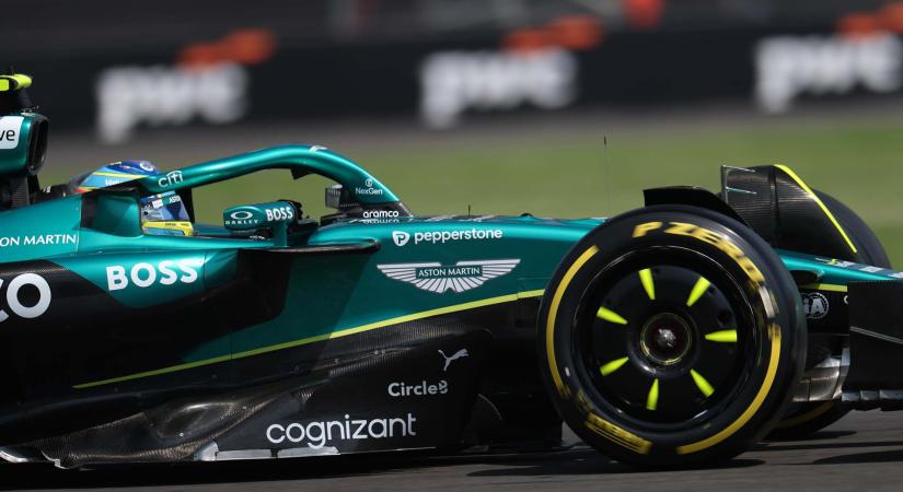Alonso kiakadt: „A FIA megint félrenézett az első kanyarban!” – igazságtalannak tartja a Mexikói Nagydíj rajtját
