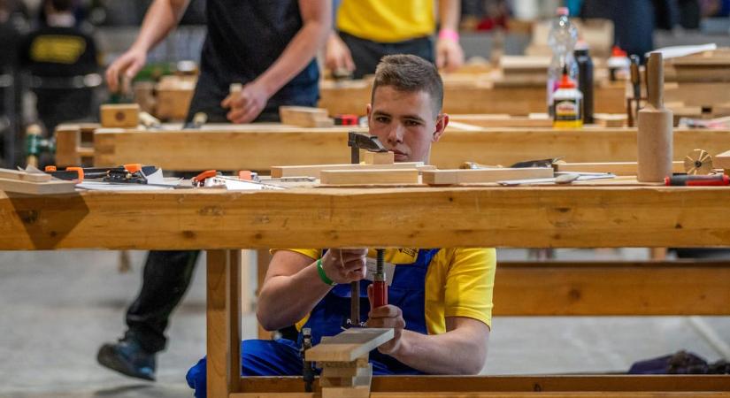 A fizikai dolgozók bére jobban nőtt, mint a középvezetőké