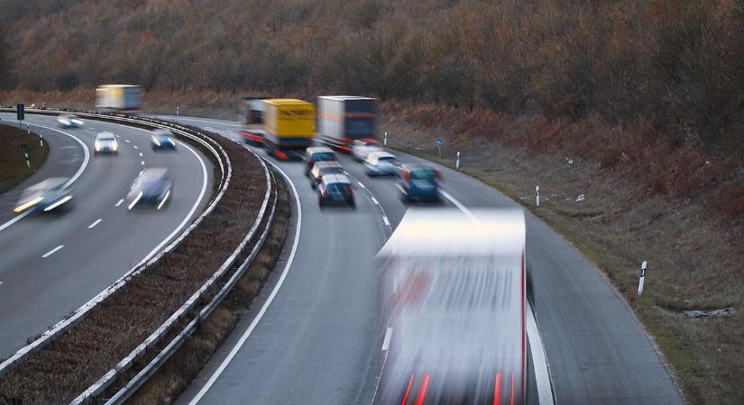 Őszi közlekedés: most különösen fontos az óvatosság