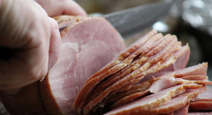 Rákra figyelmeztető címkéket követelnek a baconre és a sonkára az Egyesült Királyságban