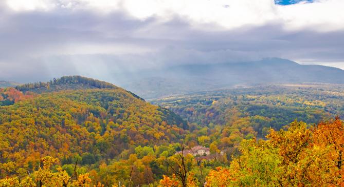 Őszi színkavalkád borítja a Kékest