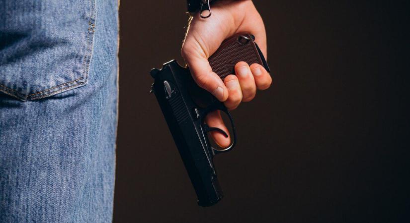 Autóból lövöldöztek Mezőkövesden