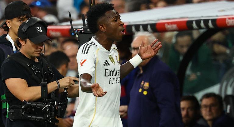„B*szd meg!” – Vinícius őrjöngve küldte el a fenébe az edzőjét a Barcelona elleni rangadón