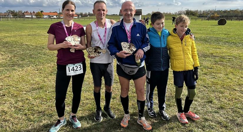 Több százan futottak Szandi, a beteg kislány gyógyulásáért Hortobágyon