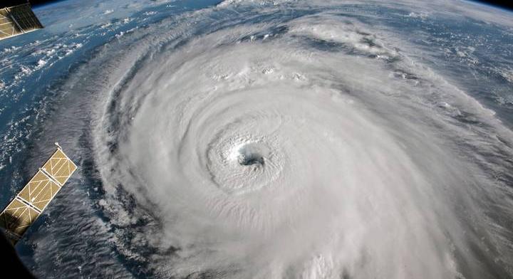 Rekorderejű hurrikán fenyeget, 257 kilométer/órás, pusztító szélre készül Jamaica