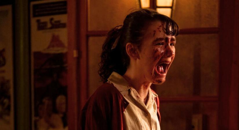 Sokkoló epizóddal kezdett az AZ előzménysorozata az HBO Maxon, megszólaltak az alkotók