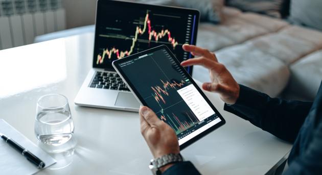 Több mint 6000 milliárd dollárt költünk jövőre technológiára