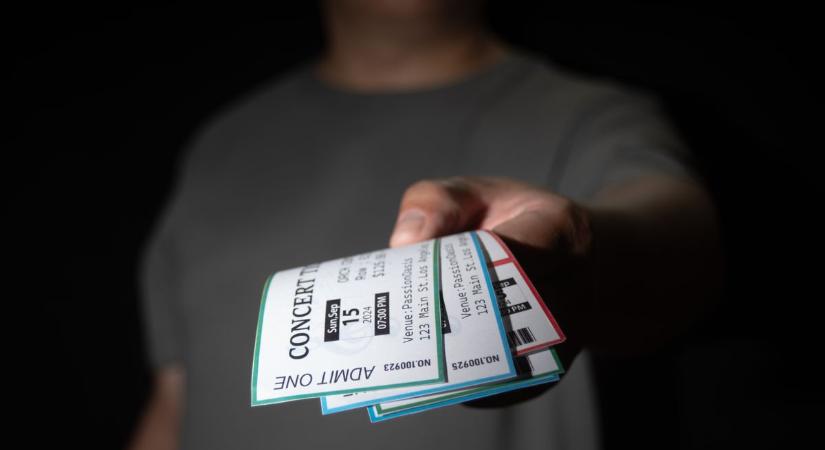 Hamis koncertjegyeket és focibelépőket árult ezen a somogyi településen