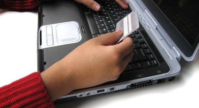 Nem létező jegyekkel üzletelt az internetes csaló