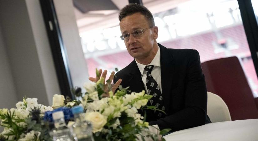 Szijjártó: Donald Trump békét teremt, Brüsszel akadályozza