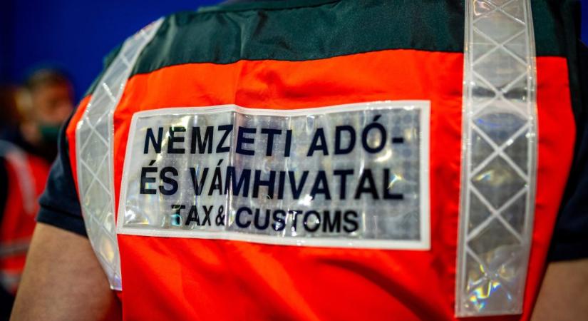 Magára hagytak 20 millió forintnyi illegális árut egy budapesti piacon