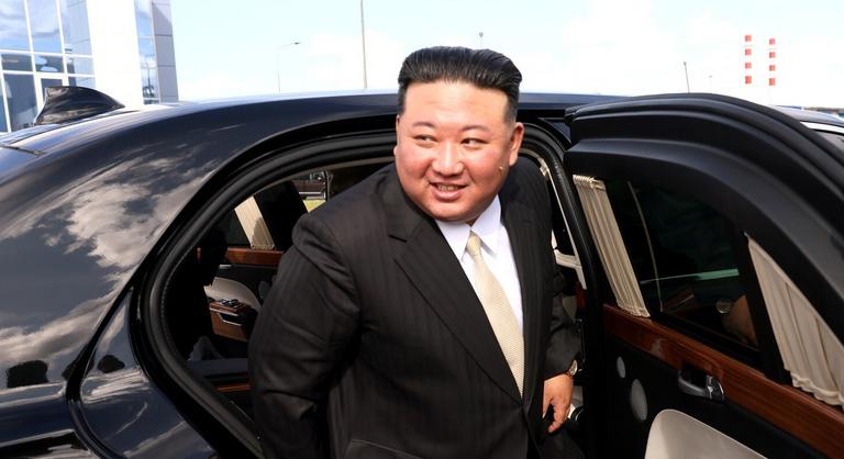 Kiszel Tünde világába csöppent Kim Dzsongun, abszurd képeken az észak-koreai vezető