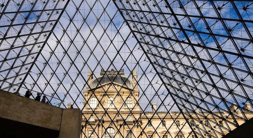 Elkapták a Louvre ékszerrablásának gyanúsítottjait
