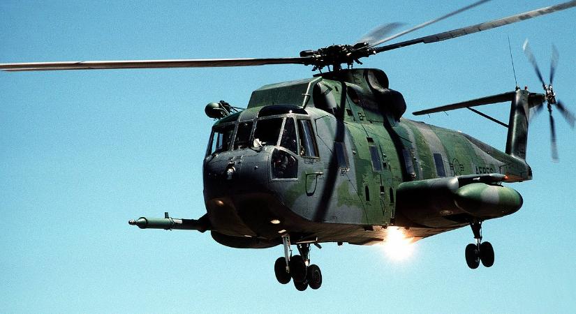Drámai baleset: perceken belül zuhant le egy katonai helikopter és egy vadászgép