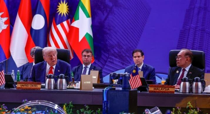 Kína a nyitottságot hirdette, Trump az üzleteket kötötte – Kinek hozott új lehetőségeket az ASEAN-csúcs?