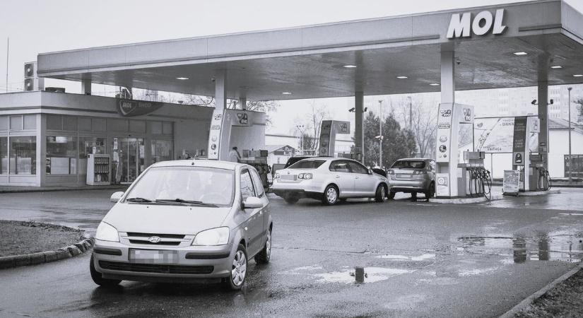 Ma tömegek várhatók a benzinkutakon - Rég nem látott drágulás jön hirtelen!