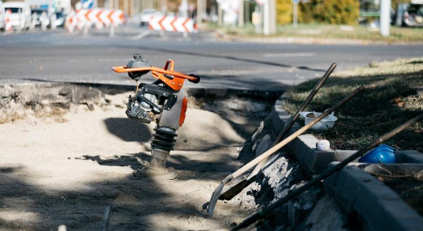 Zajlanak a munkálatok a forgalmas debreceni csomópontnál, jobban jársz, ha elkerülöd! – fotóval, videóval